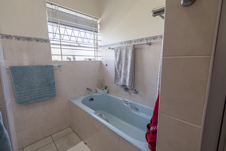 4 Bedroom Property for Sale in Summerstrand Eastern Cape